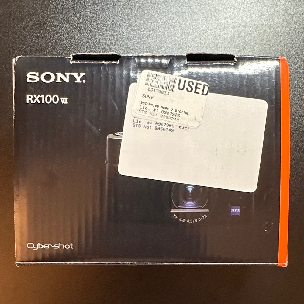 SOLD Sony Cyber-shot DSC-RX100M7 in Black